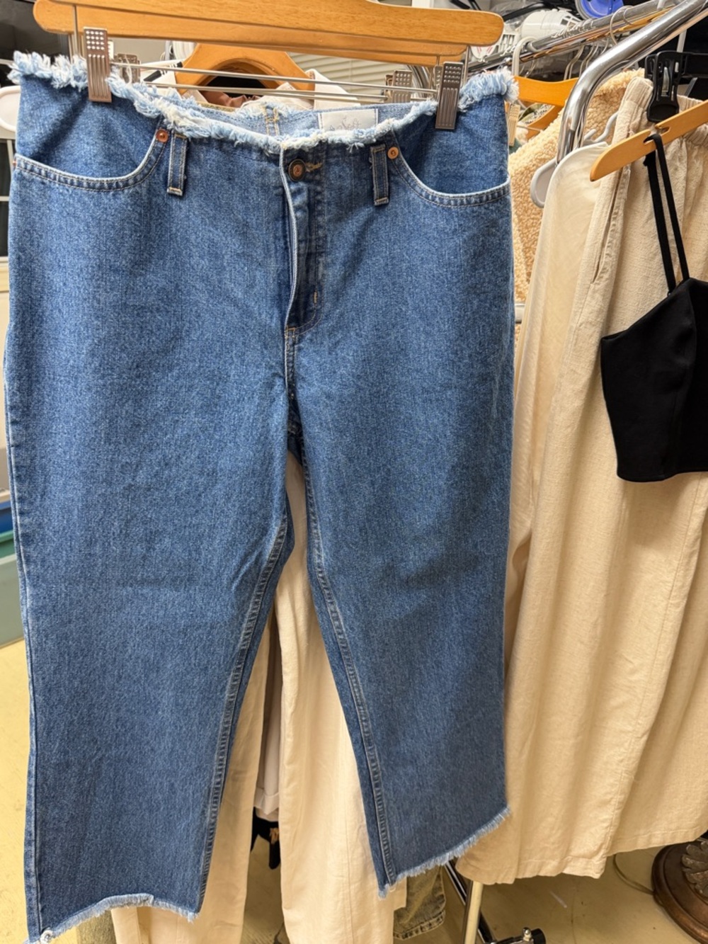 Boutique Frayed Hem Women's Cropped Blue Jeans
